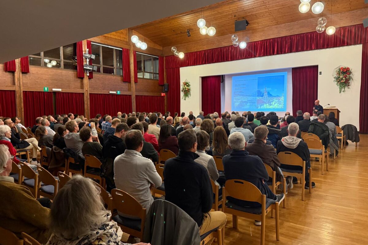 WhatsApp Image 2025-10-15 at 09.33.45-2 WhatsApp Image 2025-10-15 at 09.33.45-2